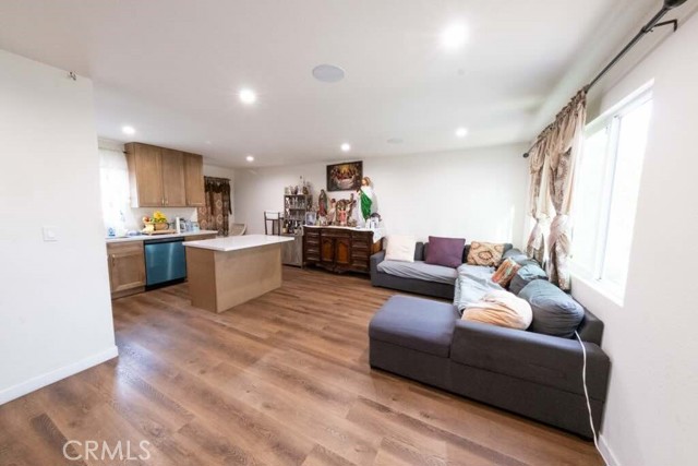 Detail Gallery Image 14 of 47 For 15719 Romar St, North Hills,  CA 91343 - 3 Beds | 2 Baths