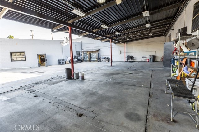 7400 San Fernando Road, Sun Valley CA: https://media.crmls.org/medias/89a7b49c-1076-4cca-9613-8ab00c905a48.jpg