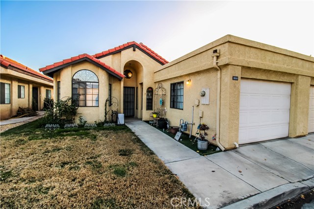 Detail Gallery Image 2 of 18 For 19065 Elm, Apple Valley,  CA 92308 - 2 Beds | 2 Baths