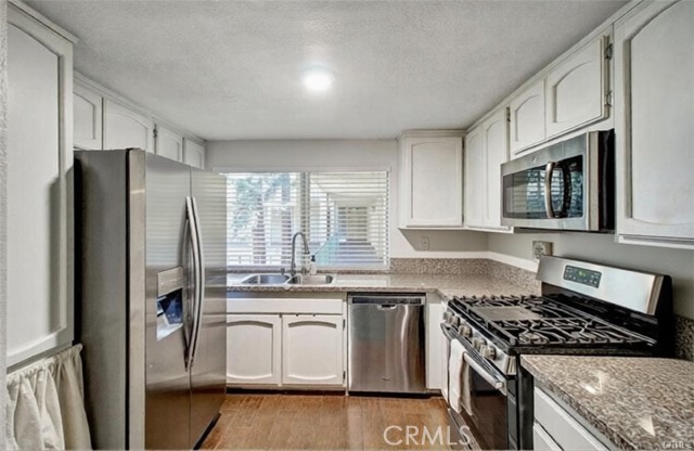 Detail Gallery Image 3 of 13 For 7800 Topanga Canyon #204,  Canoga Park,  CA 91304 - 2 Beds | 2 Baths