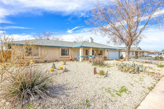 Detail Gallery Image 2 of 49 For 13422 Nicola, Apple Valley,  CA 92308 - 4 Beds | 2 Baths