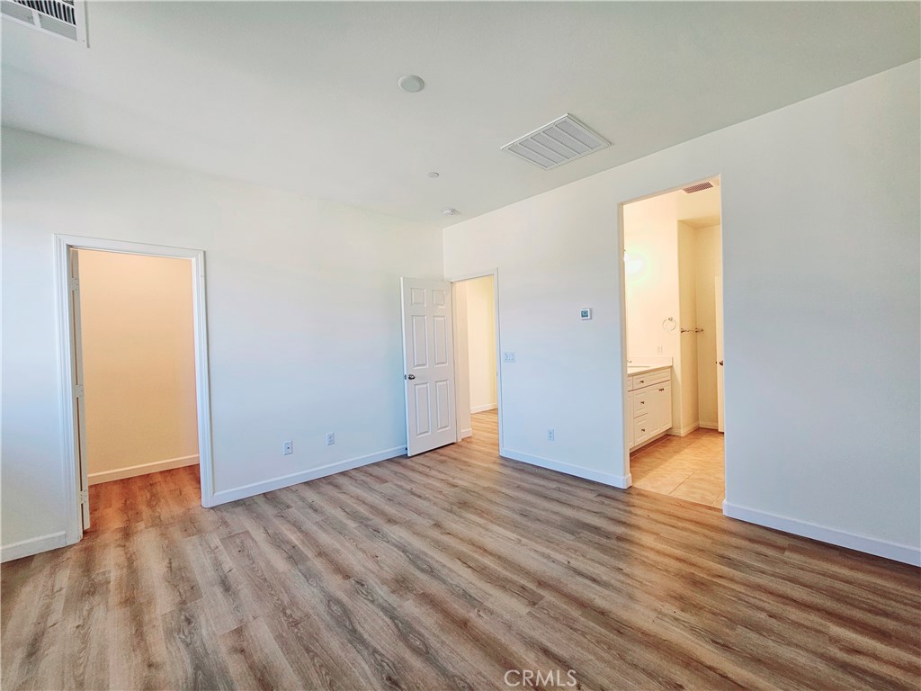 https://media.crmls.org/medias/89a8edec-b6a9-4935-8900-938d04514280.jpg?preset=X-Large