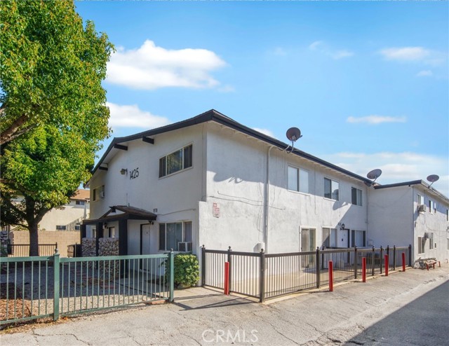 1425 W Stoneridge Court, Ontario CA: https://media.crmls.org/medias/89a91527-86c2-4d1c-9204-4aab5d285e9e.jpg