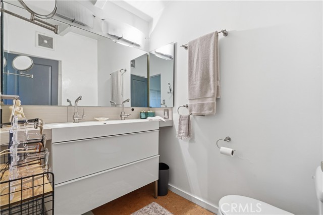 Detail Gallery Image 20 of 26 For 6141 Jumilla, Woodland Hills,  CA 91367 - 3 Beds | 2/1 Baths