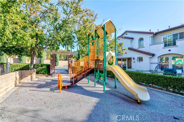 Detail Gallery Image 28 of 36 For 15723 Parkhouse Dr #75,  Fontana,  CA 92336 - 4 Beds | 3/1 Baths