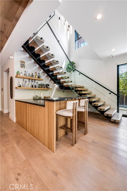 Detail Gallery Image 14 of 48 For 5517 Allott Ave, Sherman Oaks,  CA 91401 - 5 Beds | 6 Baths