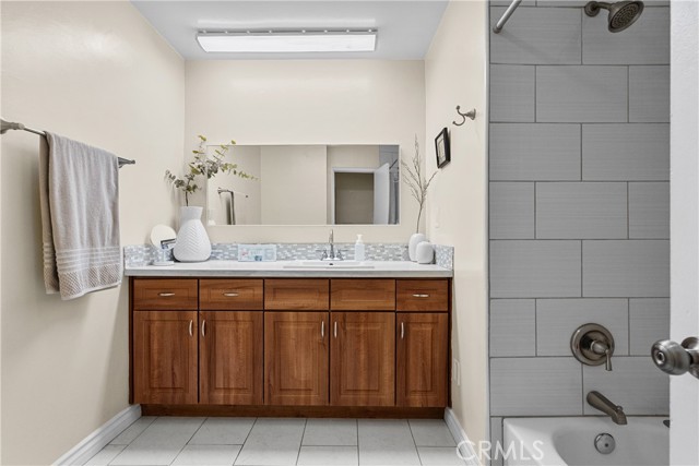 Detail Gallery Image 34 of 59 For 9559 9561 Natick Ave, North Hills,  CA 91343 - 5 Beds | 4 Baths