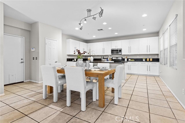 Detail Gallery Image 6 of 42 For 7353 W Ellena #64,  Rancho Cucamonga,  CA 91730 - 3 Beds | 2/1 Baths