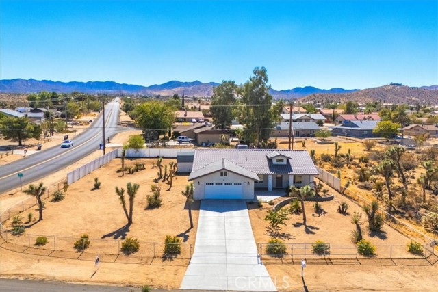 Detail Gallery Image 2 of 53 For 58385 Delano Trl, Yucca Valley,  CA 92284 - 4 Beds | 2 Baths