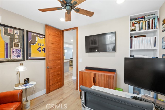 4062 Aladdin Drive, Huntington Beach CA: https://media.crmls.org/medias/89ac5c6a-e0f4-4ef3-b3d0-85ed0257ca61.jpg