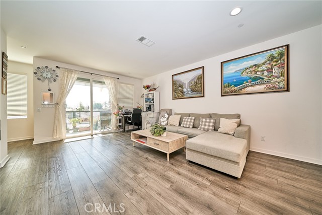 Detail Gallery Image 7 of 31 For 11405 Garvey Ave #B,  El Monte,  CA 91732 - 3 Beds | 3 Baths