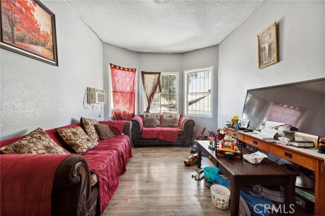 Detail Gallery Image 5 of 37 For 673 W 9th St, San Bernardino,  CA 92410 - 4 Beds | 2 Baths