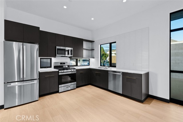 Detail Gallery Image 16 of 18 For 922 W Clark Ave #201,  Burbank,  CA 91506 - 1 Beds | 1 Baths