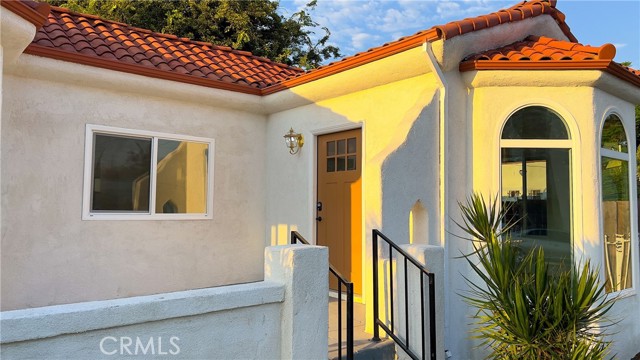 Detail Gallery Image 3 of 30 For 4380 W 28th St, Los Angeles,  CA 90018 - 3 Beds | 2 Baths