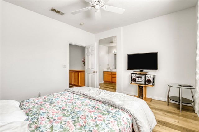 Detail Gallery Image 17 of 33 For 22754 Little Fall Ct, Saugus,  CA 91350 - 3 Beds | 3 Baths