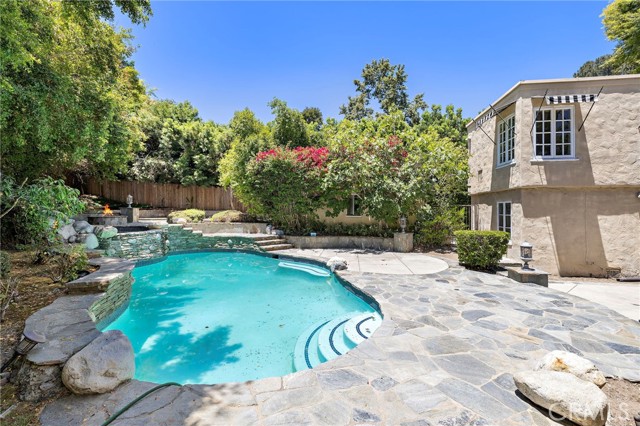 1181 Old Mill Rd, San Marino CA: https://media.crmls.org/medias/89af3f7b-0096-4686-a211-750db8421a40.jpg