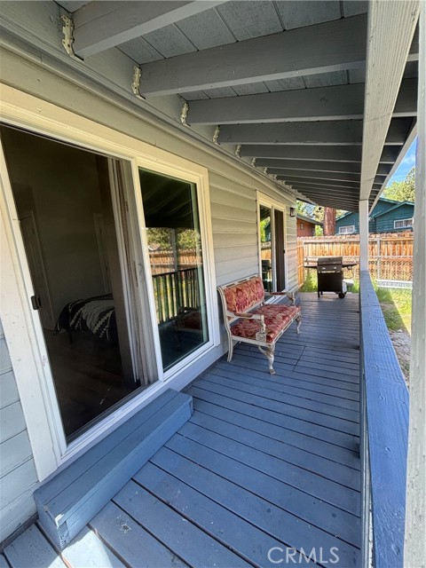 445 E Meadow Lane, Big Bear City CA: https://media.crmls.org/medias/89b0cd9b-4041-4ac6-abf0-b9c09aeffcf0.jpg