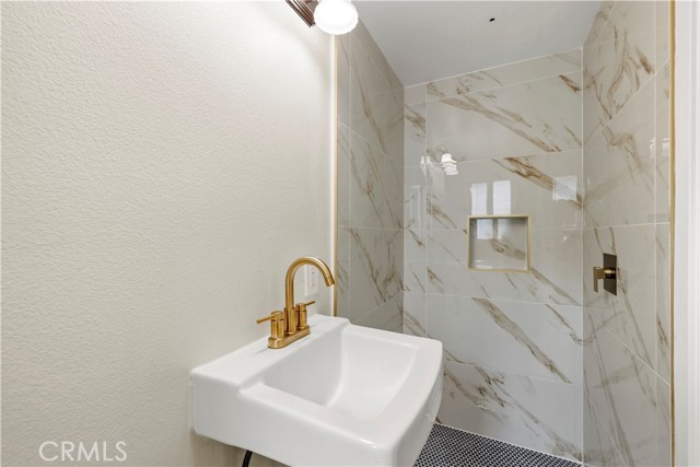 Detail Gallery Image 19 of 31 For 8028 Coldwater Canyon Ave, North Hollywood,  CA 91605 - 3 Beds | 2 Baths