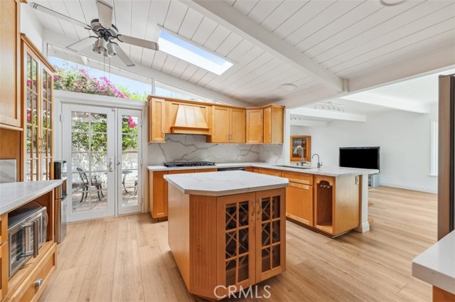 Detail Gallery Image 8 of 23 For 4950 Dunman Ave, Woodland Hills,  CA 91364 - 5 Beds | 3 Baths