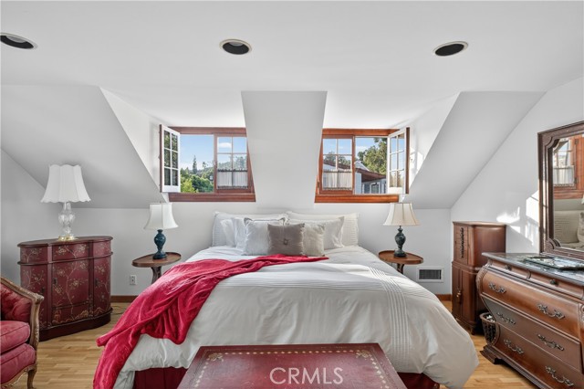 Detail Gallery Image 29 of 54 For 115 Annandale Rd, Pasadena,  CA 91105 - 4 Beds | 3 Baths