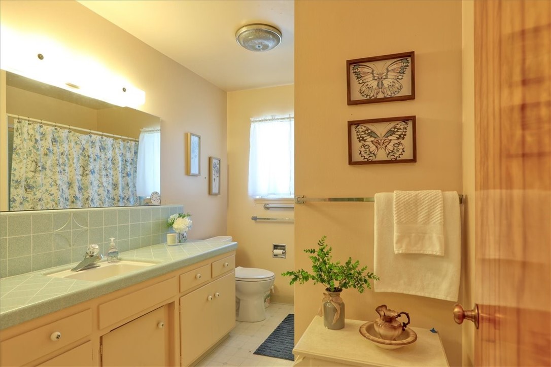 Detail Gallery Image 27 of 71 For 1550 Main Street, Cambria,  CA 93428 - 7 Beds | 4/1 Baths