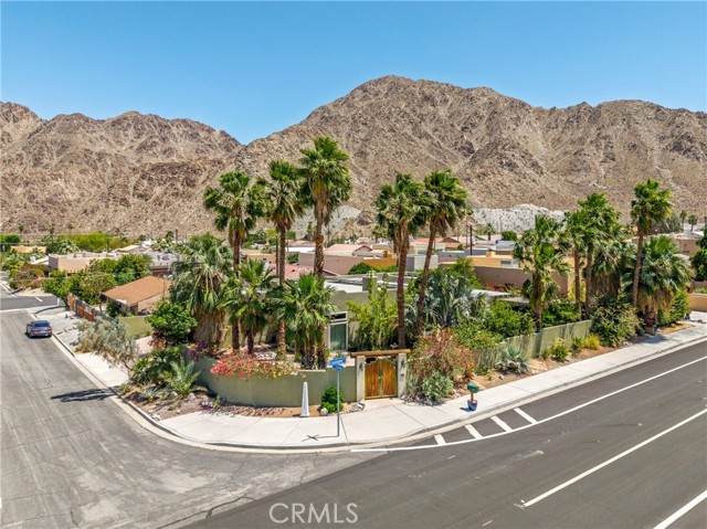 54030 Eisenhower Drive, La Quinta CA: https://media.crmls.org/medias/89b1c7e1-5f98-4ec5-b220-c7641f5bdeb0.jpg