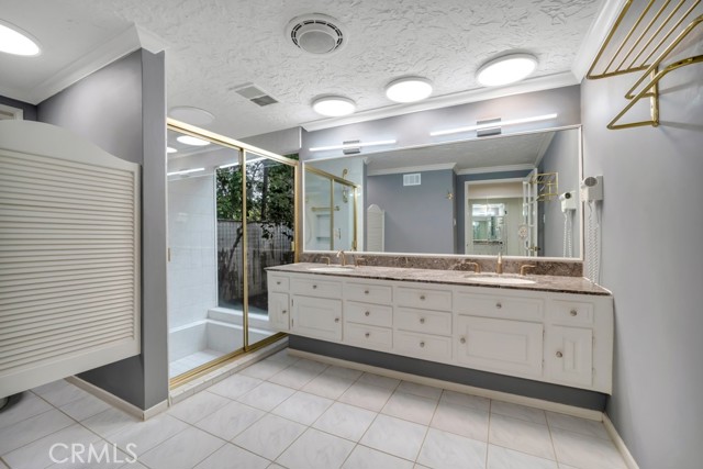 Detail Gallery Image 9 of 28 For 4809 Queen Victoria Rd, Woodland Hills,  CA 91364 - 5 Beds | 6 Baths