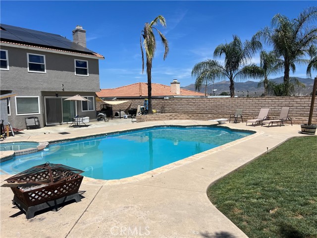 Detail Gallery Image 5 of 32 For 25886 Faircrest Cir, Hemet,  CA 92544 - 4 Beds | 2/1 Baths