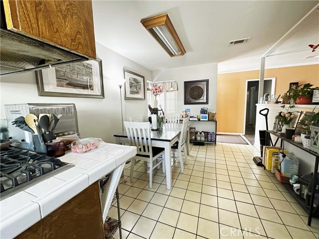 Detail Gallery Image 7 of 23 For 1387 Cherry Ave, Simi Valley,  CA 93065 - 4 Beds | 2 Baths