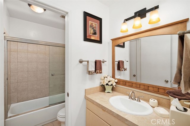 Detail Gallery Image 12 of 32 For 18350 Hatteras St #229,  Tarzana,  CA 91356 - 2 Beds | 1 Baths