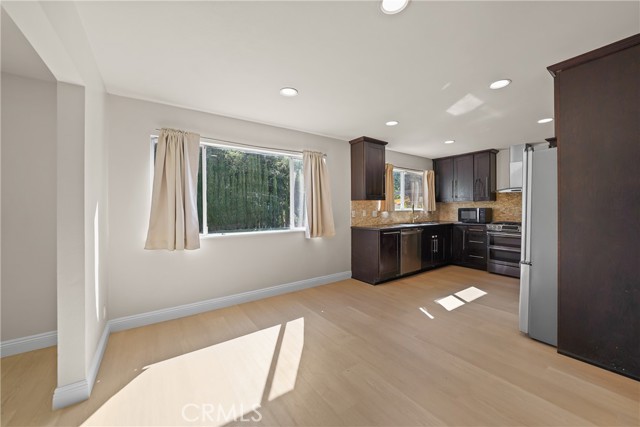 Kitchen & Dining area