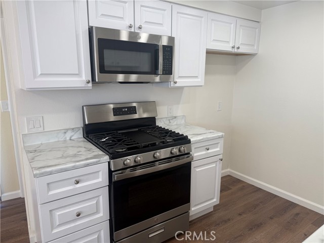 Detail Gallery Image 4 of 25 For 7305 Milwood Ave #7,  Canoga Park,  CA 91303 - 2 Beds | 1 Baths
