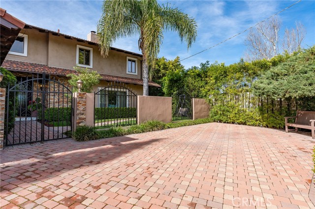 5005 Delita Place, Woodland Hills CA: https://media.crmls.org/medias/89b326c2-8a2a-4ed9-947e-5a02c25341d4.jpg