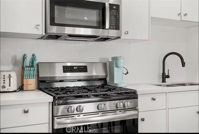 Detail Gallery Image 5 of 15 For 181212 1/2 Navy #1/2,  Santa Monica,  CA 90405 - 2 Beds | 1 Baths