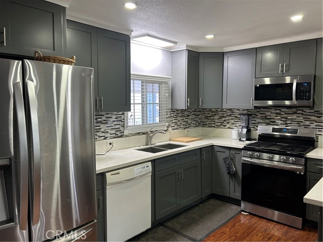 Detail Gallery Image 9 of 24 For 16600 Orange Ave #48,  Paramount,  CA 90723 - 3 Beds | 2 Baths