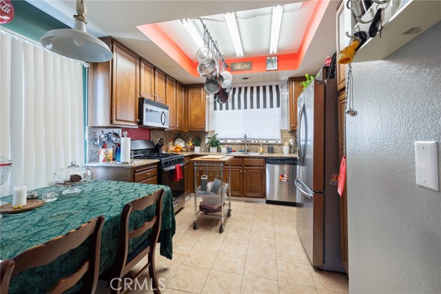 4511 Coldwater Canyon Avenue, Studio City CA: https://media.crmls.org/medias/89b4522c-d5c6-439d-a282-b7e48cf0a49c.jpg