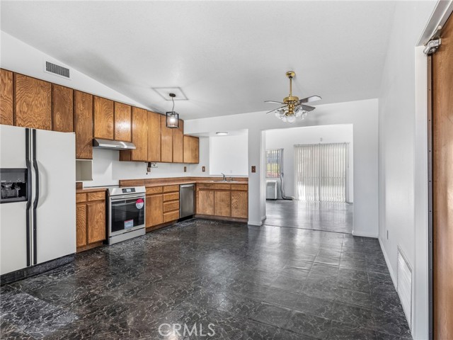 Detail Gallery Image 14 of 33 For 18449 Hackberry, Hesperia,  CA 92345 - 3 Beds | 2 Baths