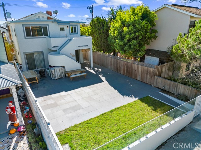 Detail Gallery Image 1 of 66 For 400 17th St, Manhattan Beach,  CA 90266 - 4 Beds | 2 Baths