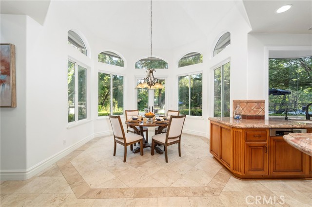 45200 Oak Manor Ct, Temecula CA: https://media.crmls.org/medias/89b9997d-34fb-4533-80b7-f55c805adda3.jpg