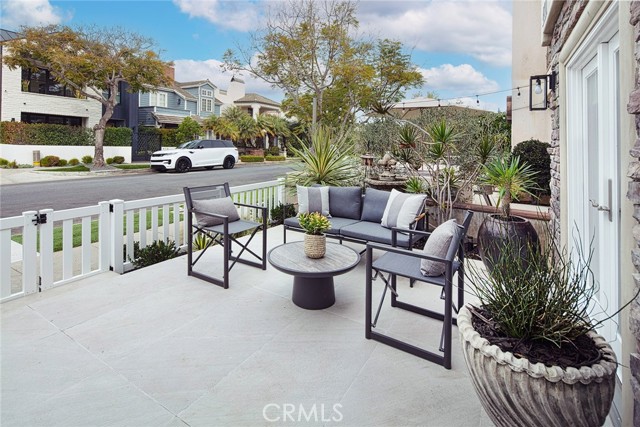 Detail Gallery Image 6 of 40 For 410 Acacia, Corona Del Mar,  CA 92625 - 2 Beds | 2 Baths