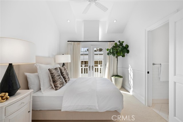 215 Marigold Avenue, Corona del Mar CA: https://media.crmls.org/medias/89bb660e-8ee8-4f76-a883-3b088b027575.jpg