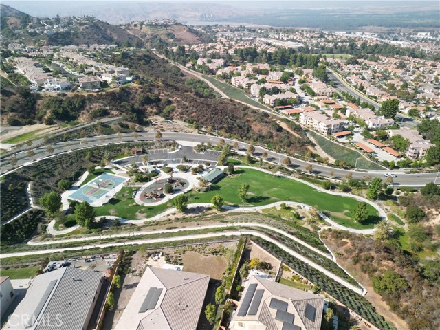 Detail Gallery Image 11 of 39 For 2720 Santa Fiora Dr, Corona,  CA 92882 - 3 Beds | 3/1 Baths