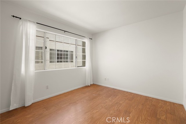 Detail Gallery Image 18 of 27 For 305 E Valencia Ave #E,  Burbank,  CA 91502 - 2 Beds | 2/1 Baths