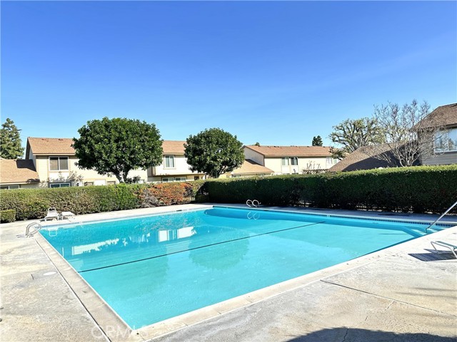 Detail Gallery Image 53 of 54 For 200 Carriage #B,  Santa Ana,  CA 92707 - 3 Beds | 2/1 Baths