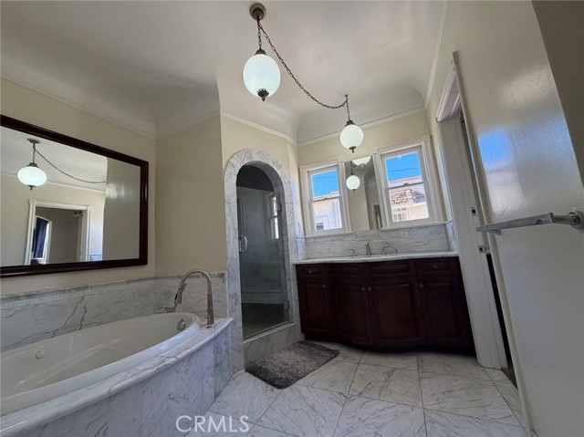Detail Gallery Image 12 of 20 For 113 N Doheny, Beverly Hills,  CA 90211 - 4 Beds | 2/1 Baths