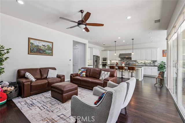 27631 Camellia Drive, Saugus CA: https://media.crmls.org/medias/89bbf157-f4af-4240-b55a-a117434f5430.jpg