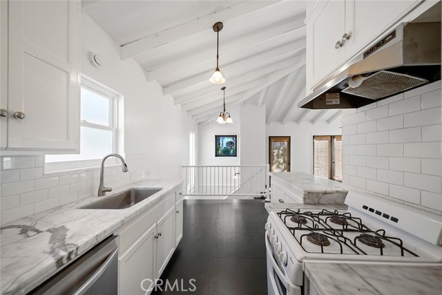 Detail Gallery Image 7 of 33 For 435 Dahlia Ave, Corona Del Mar,  CA 92625 - 3 Beds | 3 Baths