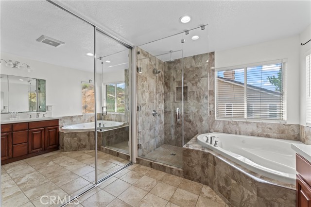 22939 Raintree Lane, Saugus CA: https://media.crmls.org/medias/89bd6898-2754-4d3d-841c-e62526204604.jpg