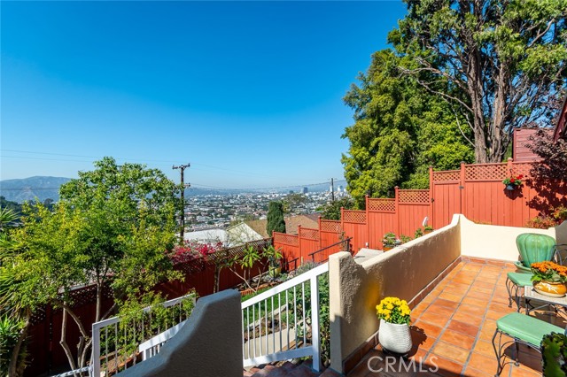 Detail Gallery Image 3 of 58 For 1404 Corona Dr, Glendale,  CA 91205 - 4 Beds | 2/1 Baths