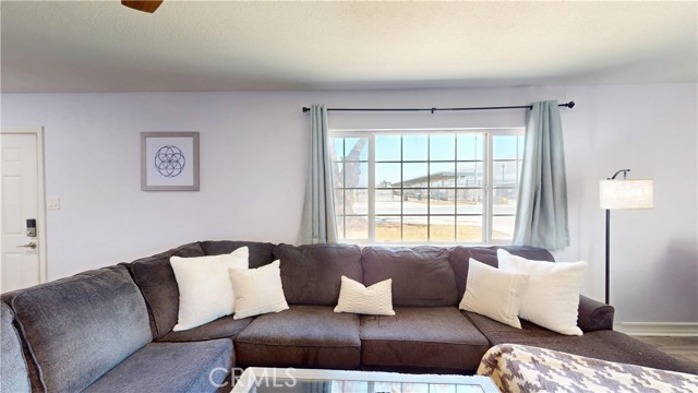 18271 Treleven Avenue, Lake Elsinore CA: https://media.crmls.org/medias/89be6d39-9d64-4f55-8d50-4768d2e70768.jpg
